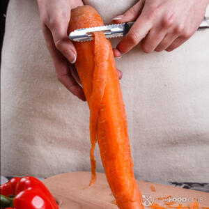 чистить морковь