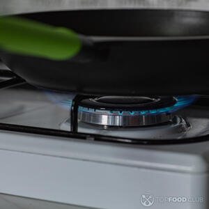 Ставим сковороду