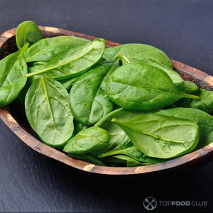 листья шпината