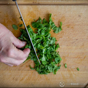 нарезать мяту