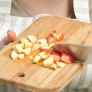 Режем яблоко