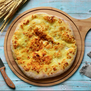 испеченная основа для пиццы