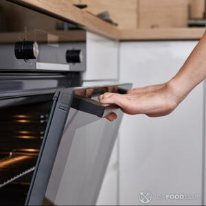 поставить в духовку