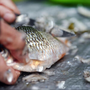 Очищает от чешуи