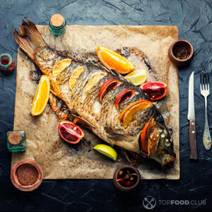 Готовый запеченный карп