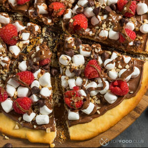 готовая сладкая пицца