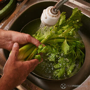 Моем сельдерей