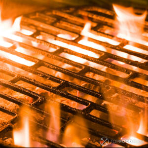 Разогревает гриль