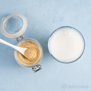 Молоко и дрожжи