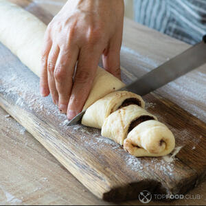 Нарезка теста для синнабонов