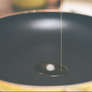 разогреть сковороду