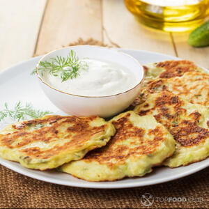 подавать со сметаной