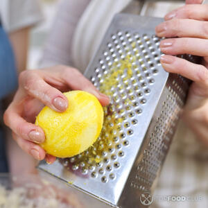 Натираем цедру