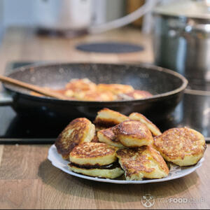 обжарить сырники