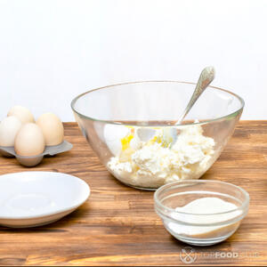 смешать творог яйцо сахар крупа манная