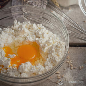 смешать творог яйцо сахар