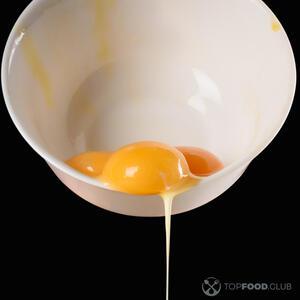 Жарим колбаски и яйцо