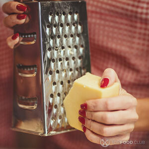 Натираем сыр