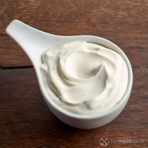 Добавляем сметану