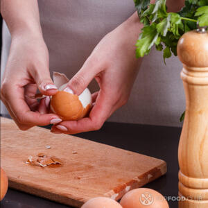 очистить яйца