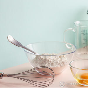 смешать муку сахар дрожжи