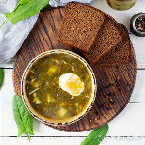 Вариант подачи зеленого борща