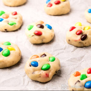 печенье на бумаге