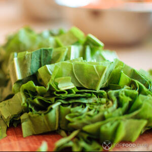 Нарежьте щавель