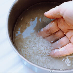 Промывайте тщательно рис