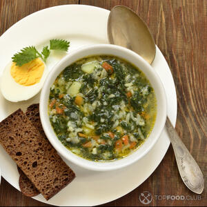 Готовый зеленый борщ с рисом