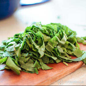 Нарежьте щавель