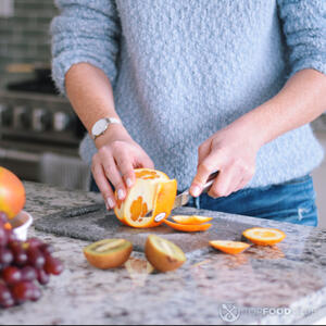 Почистите апельсин