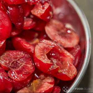 Очищенная вишня