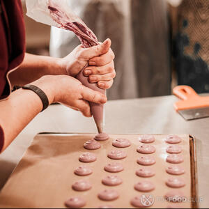 Выложите макаруны