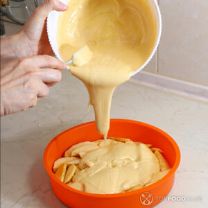 Залейти яблоки тестом