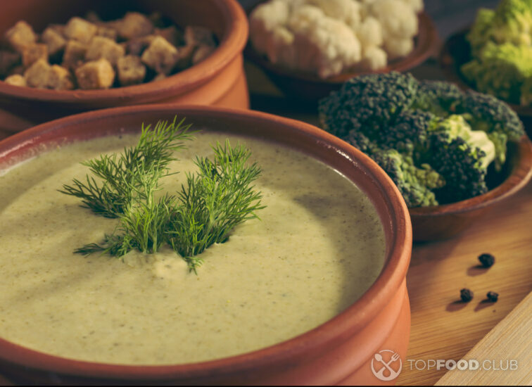 2023-08-14-40yer9-creamy-broccoli-soup-2021-12-09-15-38-56-utc