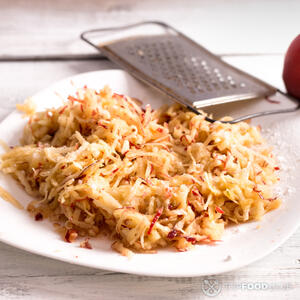 ДОбавляем тертые яблоки