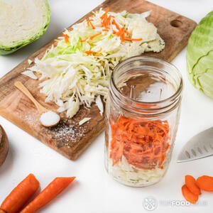 Укладывайте капусту в банки