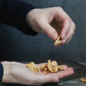 Берем орехи