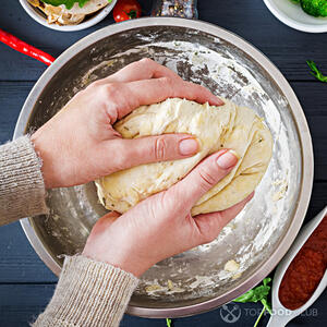 Берем тесто