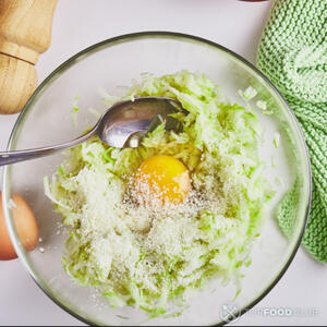 Разбить яйцо