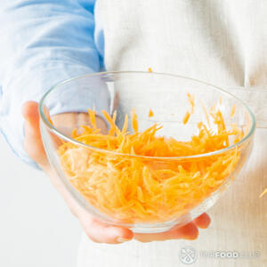 Кладем морковь