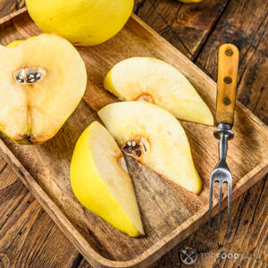 Резать айву