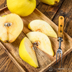 Резать айву