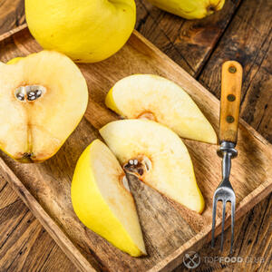 Резать айву