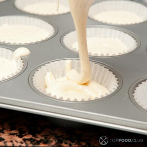 Налить тесто