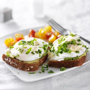 Готовые тосты с авокадо