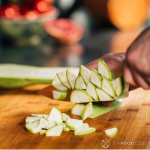 Резать кабачок