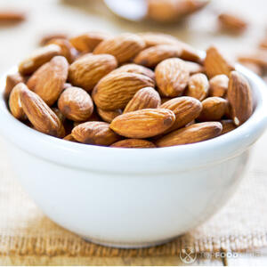 Жарить миндаль