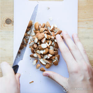 Резать миндаль